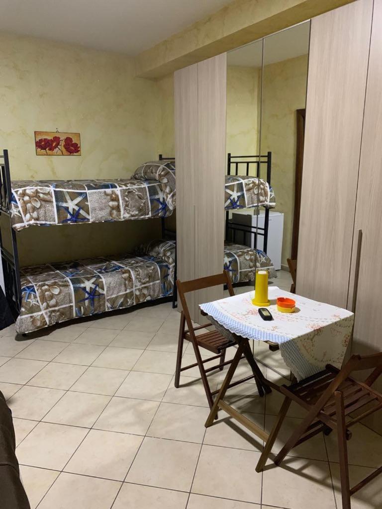 Airport Bedroom House Катания Экстерьер фото
